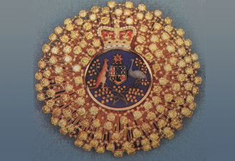 BROOCH FOR THE QUEEN